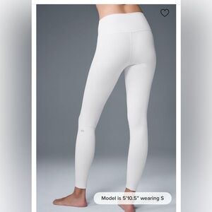 *New with Tag* Alo Airbrush Legging - White (M)